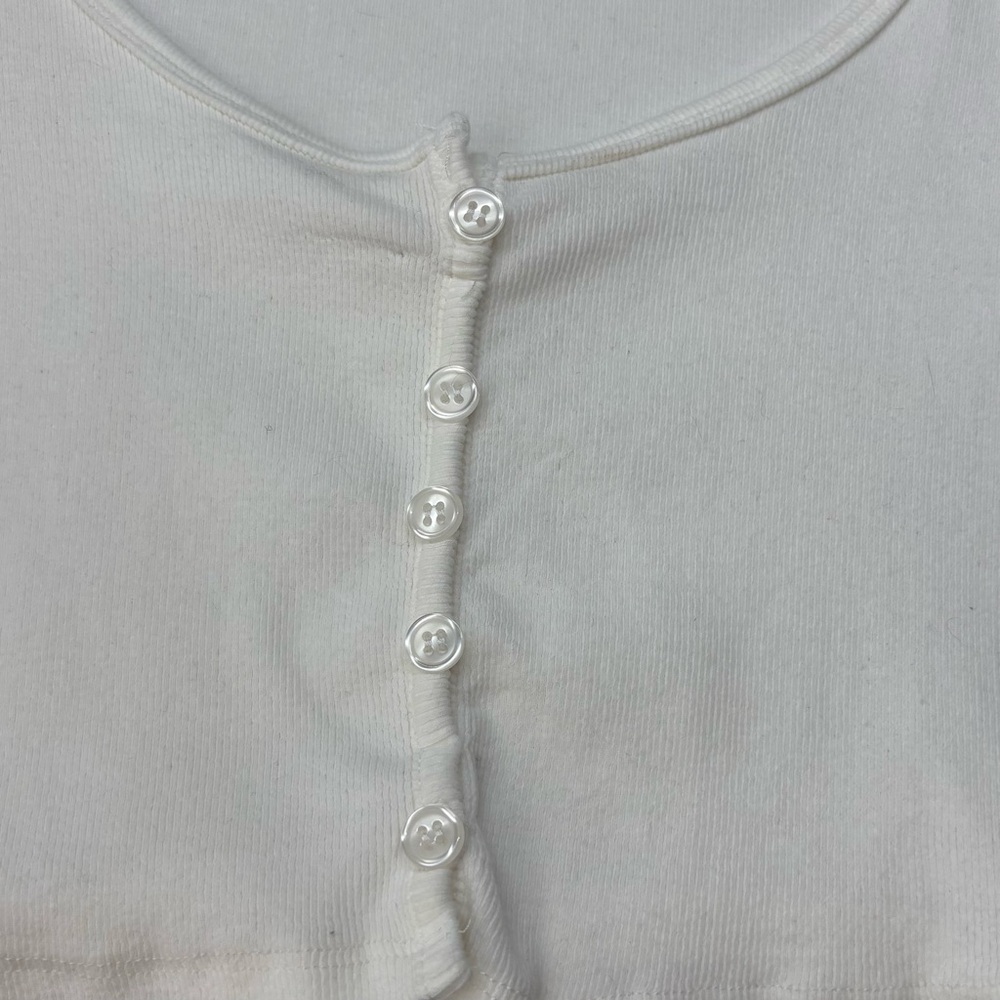 Ardene White Ribbed Scoopneck Short Sleeve Button Front Crop Top Size Small - Picture 3 of 10